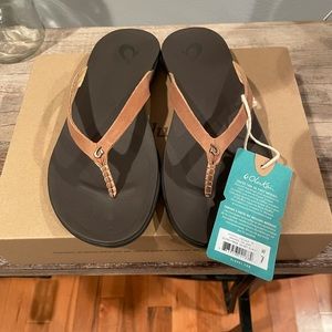 Olukai women’s flip flops size 7